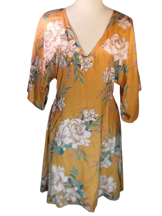 Billabong Dresses & Skirts - NWT Billabong Stunning Open Back Floral Dress Sz Large